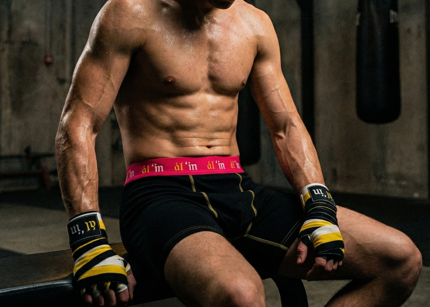 ál'in Black/Gold/White Hand Wraps